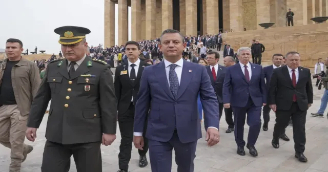 CHP heyeti Anıtkabir'i ziyaret etti