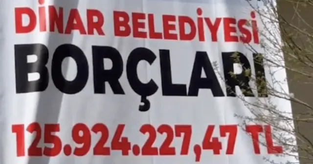 CHP’ye geçen belediye binasına pankart asıldı: 125 milyon TL borç