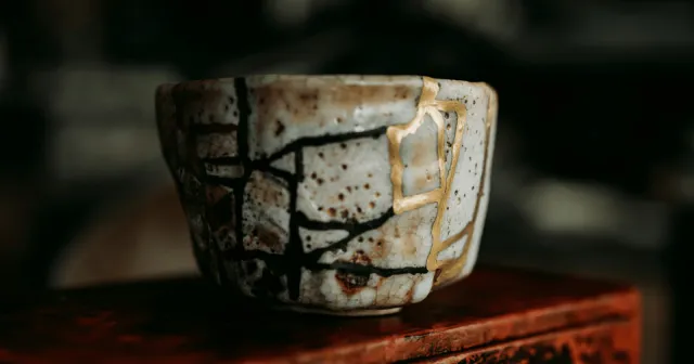 Bırak kırık kalsın: Kintsugi