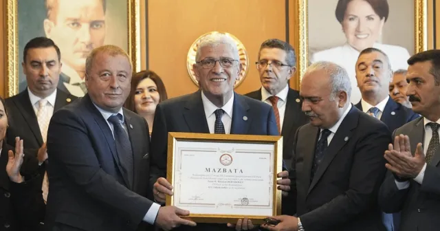 Müsavat Dervişoğlu, mazbatasını aldı