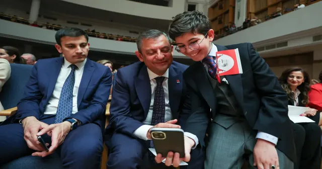 Özgür Özel, Bilkent Çocuk Senfoni Orkestrası konserini izledi