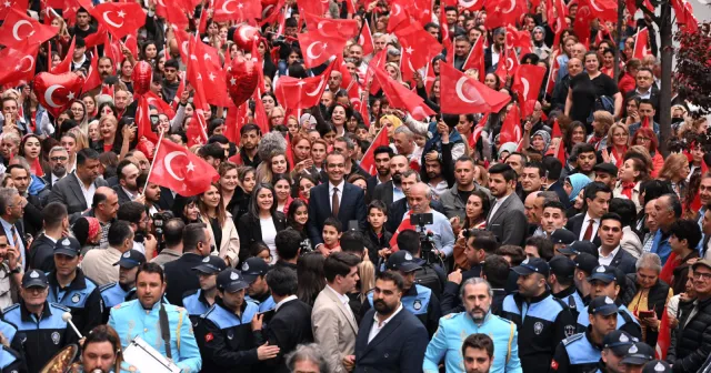 Şişli'de binlerce kişiyle "Bayrak Yürüyüşü" yapıldı