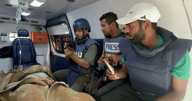 TRT Arabi ekibi, İsrail ordusunun saldırısında yaralandı