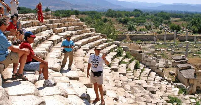 Turist rehberliğinde Türkçe bilmek yeterli olacak