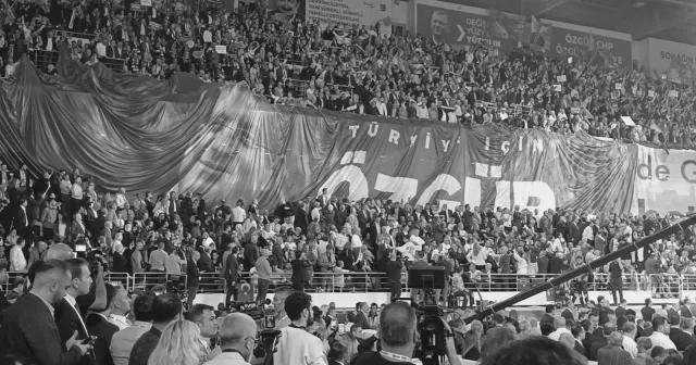 CHP’nin Tüzük Kurultayı Türkiye’nin demokratik ve çoğulcu yönetimi için bir reform girişimi olacak