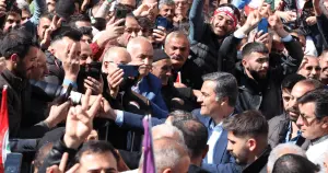 Van'da DEM Parti'nin kazandığı seçim sonrası kriz: Mazbata kaybeden adaya