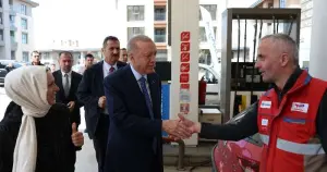 Cumhurbaşkanı Erdoğan akaryakıt istasyonunu ziyaret etti