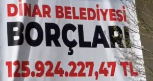 CHP’ye geçen belediye binasına pankart asıldı: 125 milyon TL borç