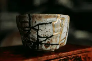 Bırak kırık kalsın: Kintsugi