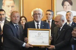 Müsavat Dervişoğlu, mazbatasını aldı