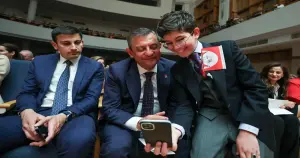 Özgür Özel, Bilkent Çocuk Senfoni Orkestrası konserini izledi