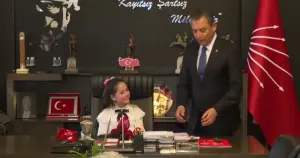 Özgür Özel koltuğunu Dora Mimaroğlu'na bıraktı