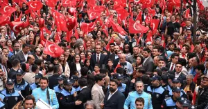 Şişli'de binlerce kişiyle "Bayrak Yürüyüşü" yapıldı