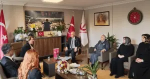 Yeniden Refah Partisi: "Meral Hanım'ı tekrar seçecek misiniz?"