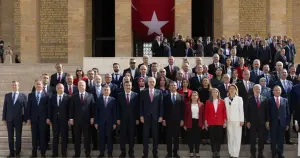 Devlet erkanı, Anıtkabir'i ziyaret etti