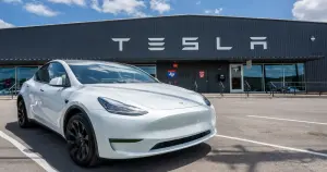 Tesla dünya çapında araç fiyatlarını düşürdü