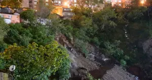 Gaziosmanpaşa'da toprak kayması: 30 ev boşaltıldı