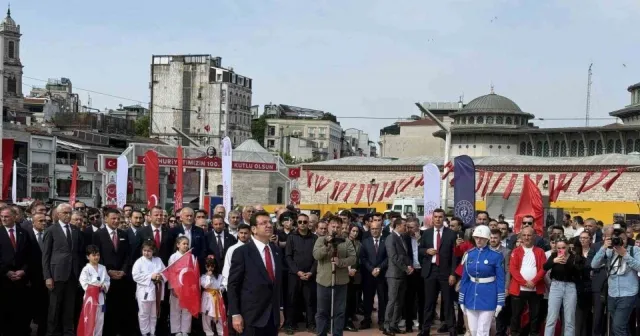 Taksim Meydanı'nda 19 Mayıs töreni düzenlendi