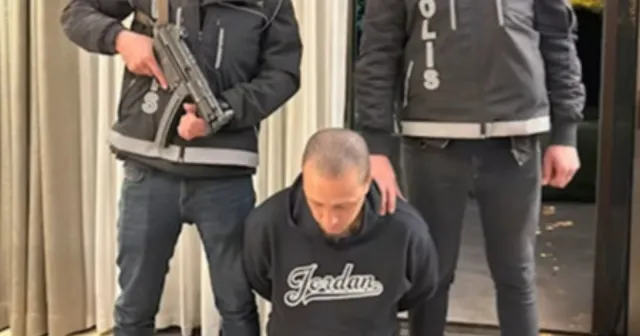 Interpol'ün kırmızı bültenle aradığı 2 isim İstanbul'da yakalandı
