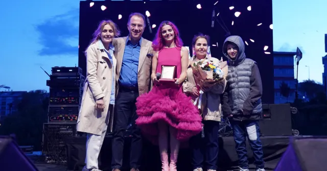 Beylikdüzü Belediyesi, anneler günü şenliği yaptı