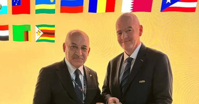 Mehmet Büyükekşi, FIFA Başkanı Infantino ile bir araya geldi