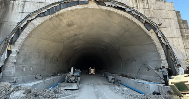 Trabzon'da tünel inşaatında iskele çöktü