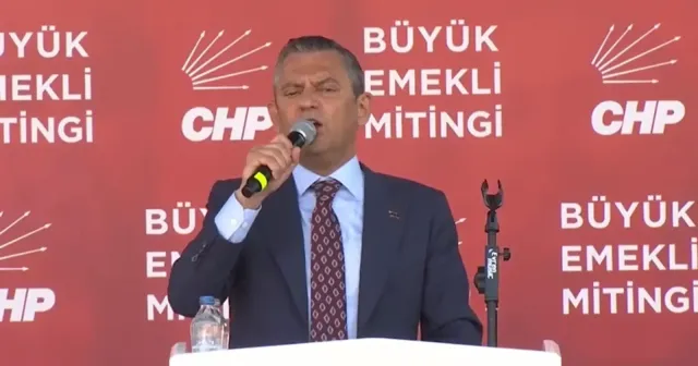 Özgür Özel, 'Büyük Emekli Mitingi'nde konuştu: "Emekli açım diyor onlar yurda git tatil yap diyor"