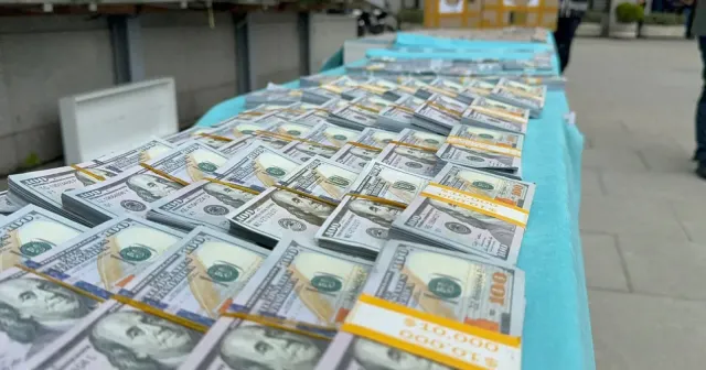 İstanbul'da düzenlenen operasyonlarda sahte 1,5 milyon dolar ele geçirildi