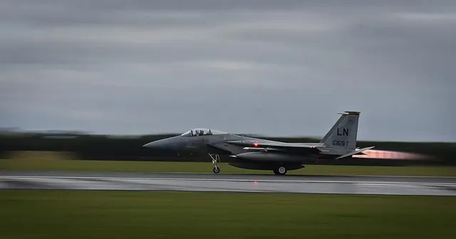 Singapur'da F-16 savaş uçağı düştü