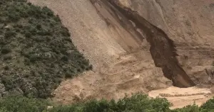 İliç'te toprak kayması meydana geldi
