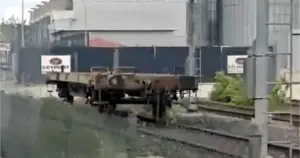 Tekirdağ’da lokomotiften ayrılan yük vagonu liman kapısına çarptı