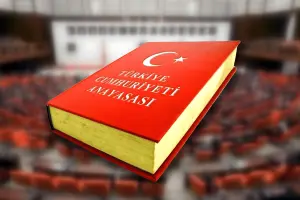 Uymayana anayasa az
