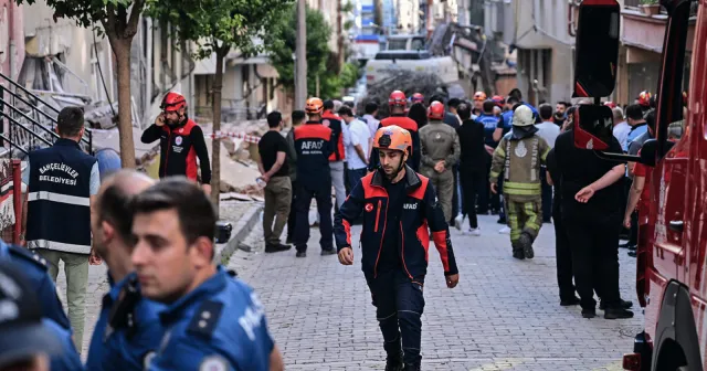 İstanbul Bahçelievler'de 4 katlı bina çöktü