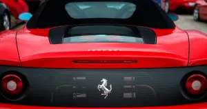 Ferrari’nin ilk elektrikli modeli piyasaya çıkıyor