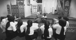 Dini olağan eğitim programının dışına çıkarmak