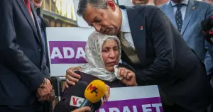 Özgür Özel, Emine Şenyaşar'ı ziyaret etti