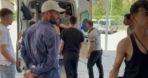 Bitlis'te tarım aracı devrildi: 8 'çocuk işçi' yaralandı