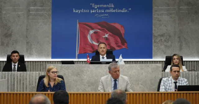 Mehmet Murat Çalık: "450 bin paketi çocuklara ulaştırdık"