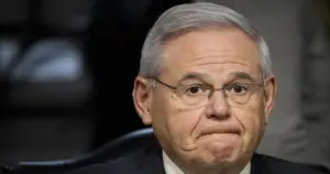 Bob Menendez istifa etti