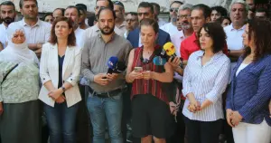 Diyarbakır’da STK’lar kafe saldırılarına karşı basın açıklaması yaptı
