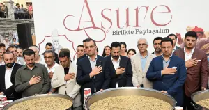 Şişli Belediyesi Aşure Lokması'nda başkandan "bağlama" sürprizi