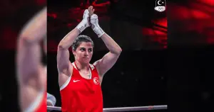Milli Boksör Busenaz Sürmeneli çeyrek finalde