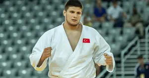 Milli Judocu İbrahim Tataroğlu Paris'te son 16 turuna yükseldi