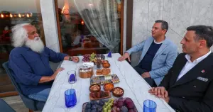 Özgür Özel'den Suavi'ye destek ziyareti