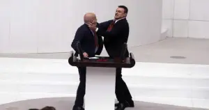 TBMM'deki Can Atalay oturumunda yaşananlara ilişkin olarak Alpay Özalan ve Ahmet Şık'a kınama cezası verildi