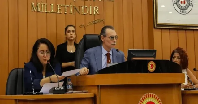 Erdal Beşikçioğlu: "Eski başkan Enver Demirel 61 akrabasını belediyede işe almış"