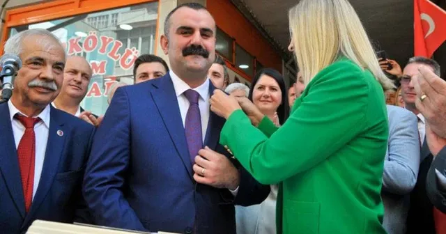 İYİ Parti'den istifa eden belediye başkanı CHP'ye katıldı