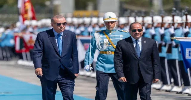 Mısır Cumhurbaşkanı Sisi Ankara'da: Erdoğan havalimanında karşıladı