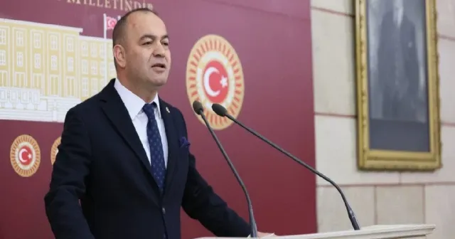 Özgür Karabat'tan Yılmaz Tunç'a: Mahkeme binalarının büyüklükleriyle övünmek, psikiyatristlerin alanına giriyor