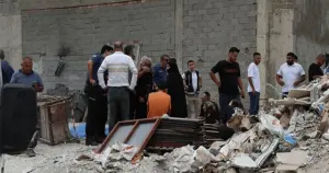 Adana'da kule vinçteki demir kova işçilerin üzerine düştü: 2 ölü